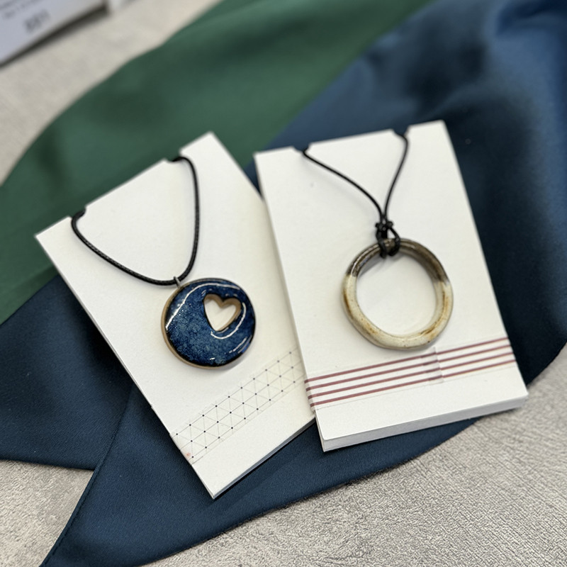 Подвеска на шею ручной работы с фигурным отверстием Fabrica